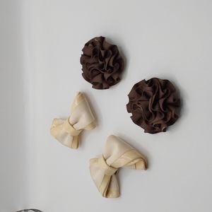 2 pairs vintage shoe clips in Creme and in brown